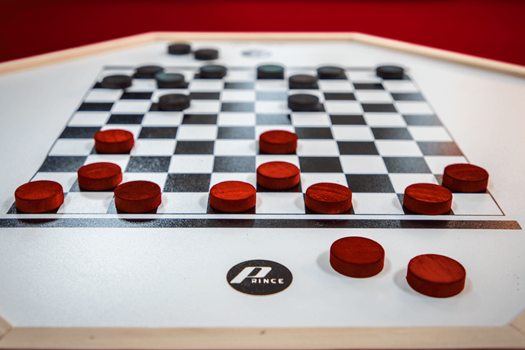 CROKINOLE GAME AND CHECKERBOARD 2 IN 1